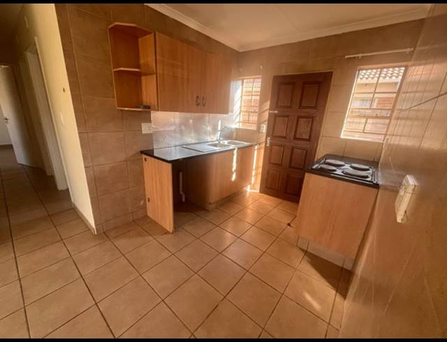 3 BEDROOM HOUSE FOR SALE IN THATCH HILL ESTATE